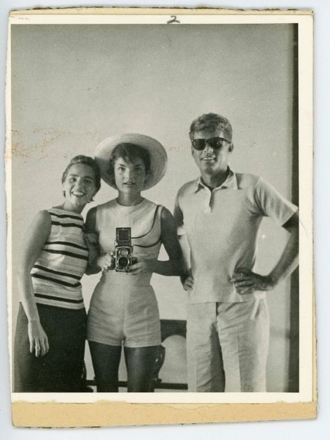 Before the Smartphone, Here Are 11 Fabulous Vintage Selfies of Famous People Iconic Vintage Photos, Lucille Ball, Vintage Selfies, Hyannis Port, Bianca Jagger, Victor Vasarely, John Fitzgerald, Jackie O, Foto Vintage