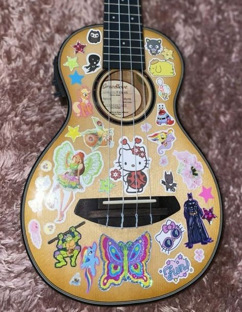 Decorating Ukelele, Acoustic Guitar Decoration, Decorated Guitars Stickers, Guitar With Stickers Acoustic, Decorated Ukulele, Decorated Guitar, Ukulele Stickers, Guitar Decorations, Ukulele Design