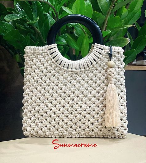 Pin em torby z makramy Macrame Purses Diy, Macrame Bag Ideas, Macrame Bag Pattern Tutorials, Macrame Bags Diy, Diy Macrame Bag Tutorials, Macrame Bags Tutorial, Macrame Bag Tutorial How To Make, Diy Macrame Purse, Makrame Bags Tutorial