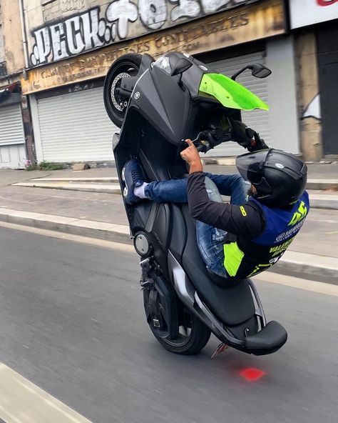 Toujour sur une roue 😈🇩🇿 #tmax530 #wheeling #yamaha #portedelachapelle #paris #moto #dz #dzpower #algeria #workout #bikelife… Tmax 530 Wallpaper, Aesthetic Streetwear Outfits, Tmax Yamaha, T Max 530, Ninja Bike, Tn Nike, Image Moto, Nike Tn, Dc Comics Wallpaper