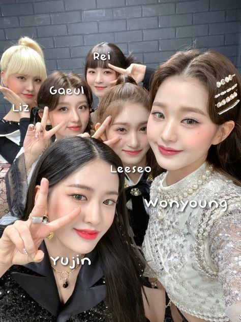 Kpop Group Names, Iz One Wonyoung, Icona Pop, New Twitter, Photo Grouping, Yu Jin, العناية بالشعر, Group Photos, Starship Entertainment