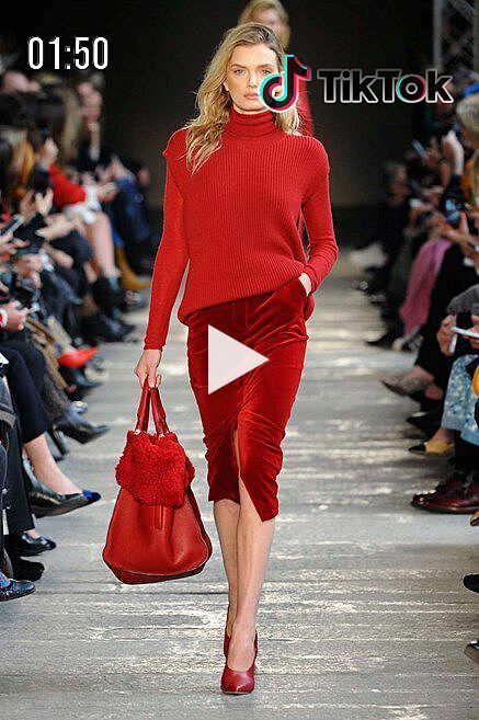 ▷Milano...tunno Inverno 2017-2018. Immagini da Imaxtree. red dresses, red dress outfit, red dresses classy, Couture, Haute Couture, Red Dress Winter, Red Dress Outfit Night, Makeup Looks For Red Dress, Dress Hoco, Red Dress Costume, Red Dress Long, Red Dress Makeup