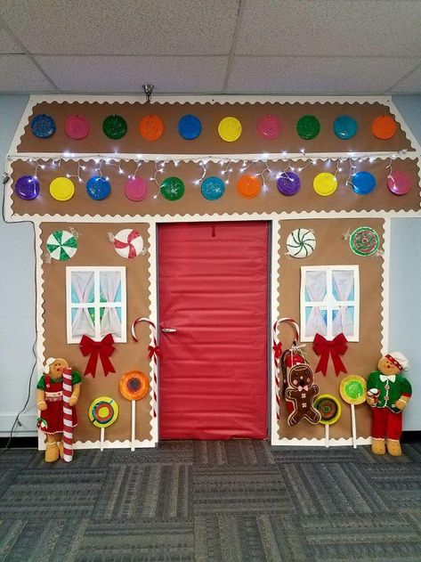 School Door Decorations Preschool Christmas, Christmas Decor Ideas Diy Classroom, Classroom Christmas Decorations Ideas, Front Door Gingerbread House, Preschool Christmas Decorating Ideas, Gingerbread Door Ideas For Classroom, Gingerbread House Teacher Door, Door Decorating Gingerbread House, Christmas Window Decorations Classroom