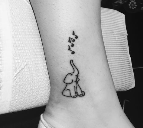 Tiny Elephant Tattoo-love this but with tiny hearts instead of music notes Tatoo Music, Dr Tattoo, Tiny Elephant Tattoo, Elephant Tattoo Small, Music Notes Tattoo, Tattoo Music, Petit Tattoo, Music Note Tattoo, Elephant Tattoo Design