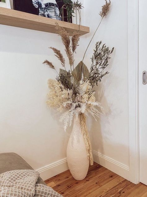 Large Floor Vase Filler Ideas, Floor Vase Decorating Ideas Living Room, Floor Vase Filler Ideas, Large Floor Vase Decor, Floor Vase Decorating Ideas, Tall Floor Vase Ideas, Tall Vases Decor, Floor Vase Arrangement, Floor Vases Decor