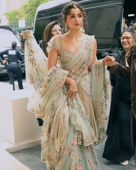 Couture, Haute Couture, Alia Bhatt Indian Wear, Lehenga Royal, Sangeet Outfits, Dental Photography, What Not To Wear, Saree Ideas, Simple Lehenga