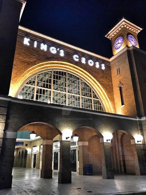 King Cross Station, Social Housing Architecture, Housing Architecture, Kings Cross Station, Kings Cross, Minecraft Build, Train Stations, Potter Art, Social Housing