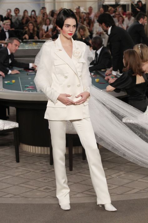 Kendall Jenner slays in head to tow Chanel. Haute Couture, Couture, Kendall Jenner Runway, White Pantsuit, Kendall Jenner Chanel, Michael Kors Fall, Ralph Lauren Fall, Elie Saab Fall, Christian Dior Haute Couture