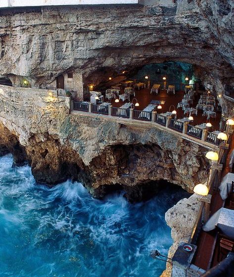 Grotta Palazzese restaurant in Italy Grotta Palazzese, Filmy Vintage, Luxury Travel Destinations, Romantic Restaurant, Most Romantic Places, Voyage Europe, Romantic Places, Destination Voyage, Italy Vacation