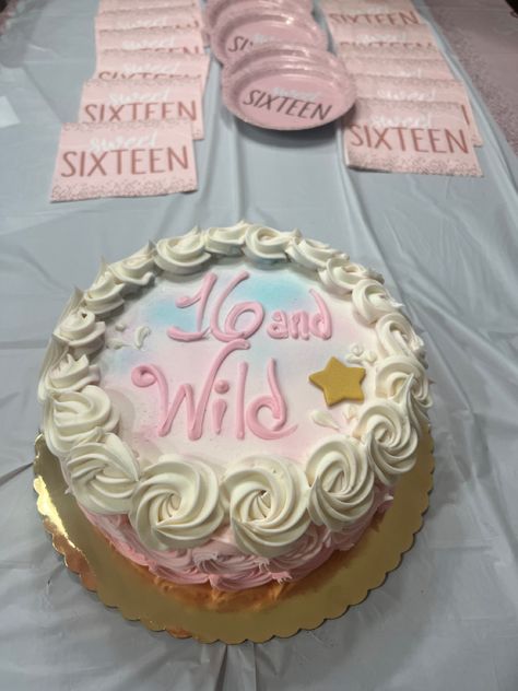 Sweet Sixteen Cakes Taylor Swift, Sixteen And Wild Cake, Sweet 16 Cakes Taylor Swift, 16 Birthday Taylor Swift, Sweet 16 Bday Cake Ideas, Sweet 16 Party Taylor Swift, Taylor Swift Birthday Party Ideas Sweet 16, Betty Cake Taylor Swift, Taylor Swift Themed Cake 16
