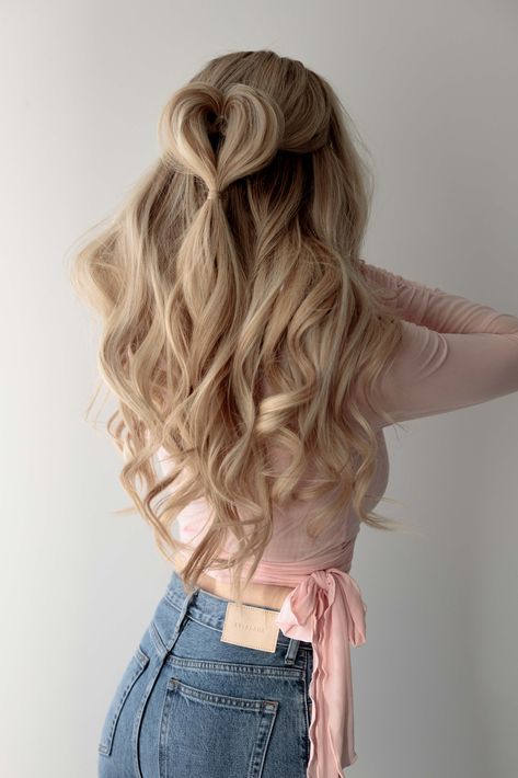 VALENTINE’S DAY HAIRSTYLES: 3 Easy Hairstyles For Valentine’s Day Balayage, Valentines Hairstyles, Haircut Selfie, Photo Hijab, Valentine's Day Hairstyles, Day Hairstyles, Valentine Hair, Fesyen Rambut, Hair Romance