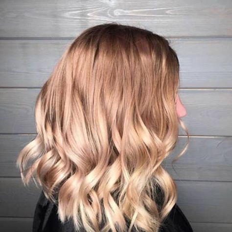 Shadow Root Strawberry Blonde, Strawberry Blonde Root Smudge, Strawberry Blonde Shadow Root, Strawberry Blonde Hair Ideas, Strawberry Blonde Hair Color Ideas, Roots Blonde Hair, Chunky Blonde Highlights, Champagne Blonde Hair, Dark Strawberry Blonde