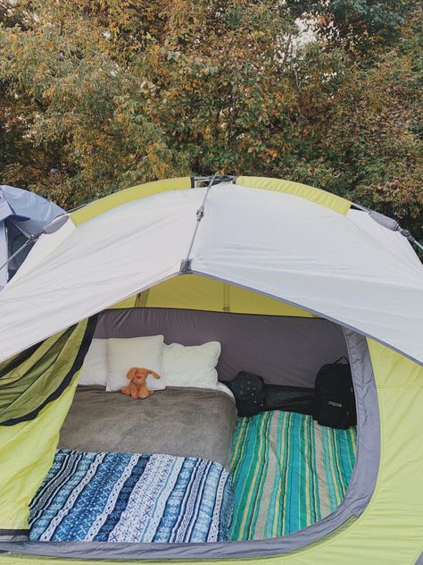 Cute Tent Ideas Camping Inside, Camp Tent Set Up, Cute Tent Set Up, Cute Camping Set Up, Camping Tent Set Up, Cute Campsite Setup, Camping Tent Decorating Ideas, Tent Set Up Ideas Inside, Tent Setup Ideas