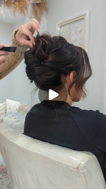 272K views · 17K likes | Paige Lauren Whitton | YORKSHIRE BRIDAL HAIR & EDUCATOR on Instagram: "Watch me style 🤍  This week I showcased this type of look to my academy members in a live session. It is a super easy technique & a very popular one for this year's weddings & events! Makesure you hit save for later 🫶  #hairtutorials #hairvideo #hairupdo #hairupstyles #weddinghairstylist #weddinghair #hairstyletutorial #haireducation hair tutorial, high updo, high bun" Black Hairstyles, Long Hair 2022, 2020 Hairstyles, Hair 2022, Hairstyles For, Hairstyles For Medium Length Hair Easy, Bridesmaid Hair Down, Summer Hairstyles For Medium Hair, Cute Hairstyles For Medium Hair