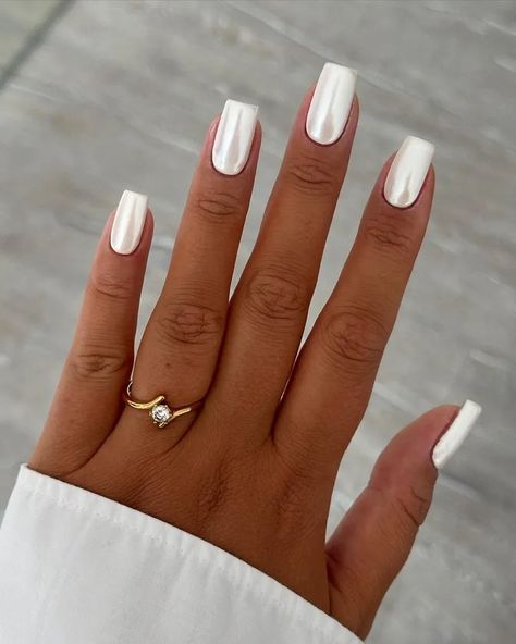 Simple Nail Ideas Chrome, Dip American Manicure, White Pearl Nails Short, Cat Eye Nails White, Square Oval Nails Short, White Cat Eye Nails, Chrome Nail Colors, White Chrome Nails, Crome Nails