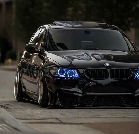 BMW E90 3 series black slammed Bmw M3 E90, E91 Touring, E60 Bmw, E90 Bmw, Serie Bmw, Carros Bmw, Bmw Sport, Bmw M Power, Bmw Wagon