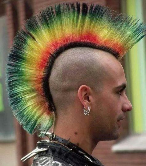 MOHICAN Mohican Hairstyle, Mohican Haircut, Punk Haircut, Punk Mohawk, Punk Guys, Punk Subculture, Cultura Punk, Mohawk Haircut, Perfect Symmetry