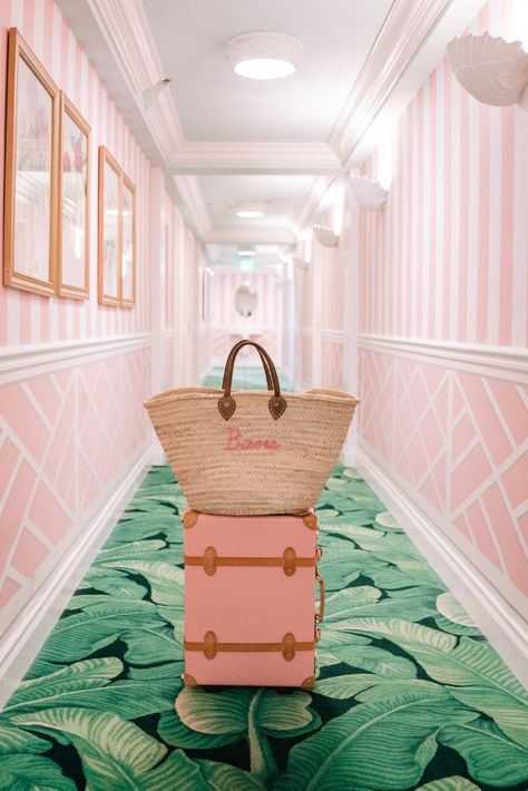 Hijau Mint, Palm Beach Style, Palm Springs Style, Estilo Tropical, Beverly Hills Hotel, Gal Meets Glam, Luggage Rack, Beach Chic, Palm Print