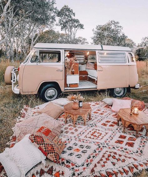 ORIGIN Magazine on Instagram: “Guess what!! We are going to try van life this summer in Europe 😬🙏 inspired by @elisecook featured last year. We will be documenting…” Combi Hippie, Husbil Makeover, Bil Camping, Tiny House Luxury, Interior Boho, Kombi Home, Combi Volkswagen, Hippie Van, Bus Life