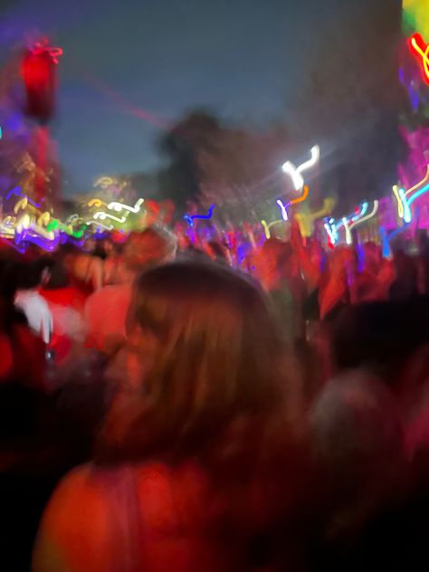 Theme Park At Night, Summer Party Asthetics, Hot Summer Nights Aesthetic, Summer Carnival Aesthetic, Carnival Night Aesthetic, Summer Festival Aesthetic, Cruel Summer Aesthetic, Lola Aesthetic, Night Summer Party
