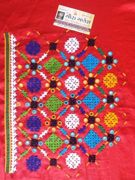 Bavriya Work Blouse, Sadu Bharat, Bavariya Work, Navratri Outfits, Kutchi Work, Sindhi Embroidery, Rose Embroidery Designs, Wedding Flower Jewelry, Kutch Work Designs