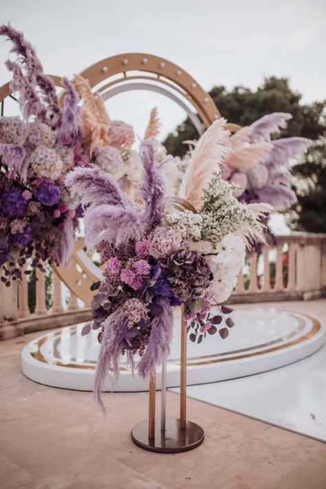 Circular Ceremony, Lilac Wedding Themes, Grass Decor, Grass Wedding, Lilac Wedding, Unique Wedding Flowers, Pampas Gras, Luxe Wedding, Ceremony Arch