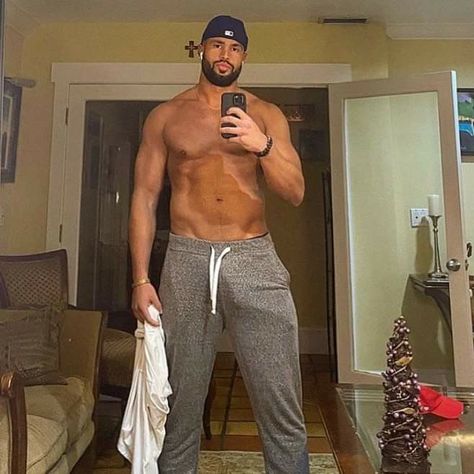 I don't own the Rights to This Photo Follow @Kevin Portillo32 Gray Sweatpants Guy, Gray Sweatpants Outfit Men, Men In Grey Sweatpants, Grey Sweatpants Outfit Men, Guys In Grey Sweatpants, Grey Sweatpants Men, Gray Sweatpants Man, Guys In Sweatpants, Gray Sweatpants Outfit