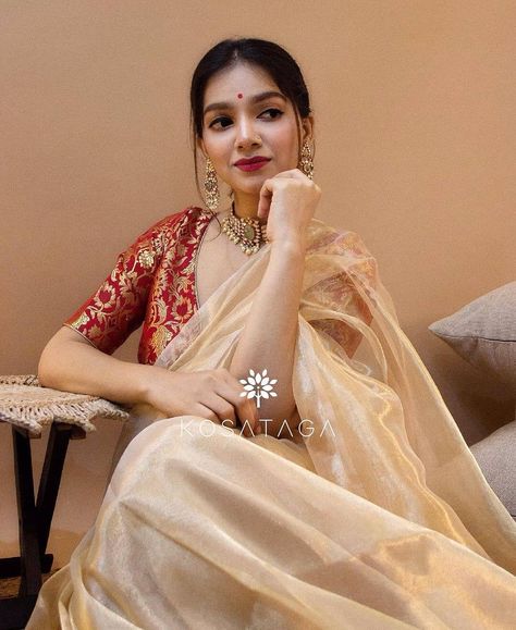 Custom Bridal Dress, Onam Outfits, Indian Ethnic Fashion, Keep Me Stylish, Tissue Silk Saree, Delicate Jewellery, Saree Wearing, Cotton Saree Designs, Saree Poses