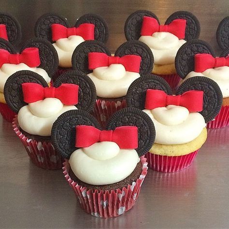 Mickey Cupcakes, Disney Baking, Minnie Cupcakes, Disney Cupcakes, Disney Desserts, Minnie Mouse Cupcakes, Bolo Minnie, Disney Wedding Cake, Minnie Mouse Cake