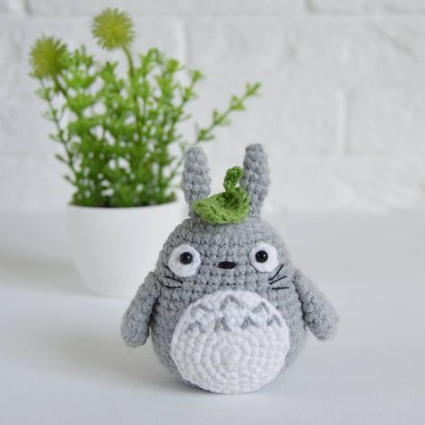 Chibi Totoro Free Crochet Pattern - Amigurumi Totoro Crochet, Chibi Totoro, Crochet Totoro, Crochet Alphabet, Crochet Keychain Pattern, Crochet Design Pattern, Kawaii Crochet, Crochet Amigurumi Free Patterns, Crochet Amigurumi Free