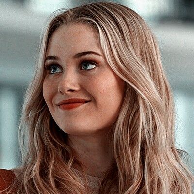 Virginia Gardner ( karolina dean ) Marvel's Runaways Maia Mitchell, Karolina Dean, Marvel Runaways, Bellatrix Black, Virginia Gardner, Marvel's Runaways, Runaways Marvel, Little Miss Perfect, Laura Vandervoort