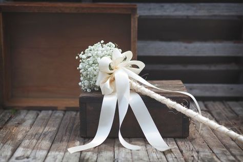 flower girl wand-babies breath-wedding-ribbon-rustic chic: Baby's Breath, Rustic Chic Dress, Wedding Rustic Chic, Flower Wand, Chic Wedding Style, Flower Girl Wand, Wedding Wands, Flower Girl Bouquet, Babys Breath Wedding