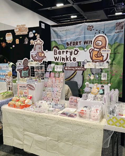 berry winkle artist alley art convention booth set up display ideas art market table set up  Smash con australia singapore artist illustration Art Market Table, Art Market Booth, Artist Alley Display Ideas, Artist Alley Display, Artist Alley Booth, Art Festival Booth Display, Convention Display, Festival Booth Display, Art Convention