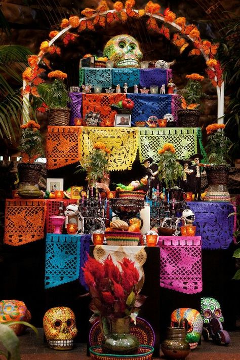 Diy Day Of The Dead, Den Mrtvých, Day Of The Dead Diy, Dia De Los Muertos Decorations Ideas, Day Of The Dead Party, Mexican Traditions, Day Of The Dead Art, All Souls Day, Mexican Holiday