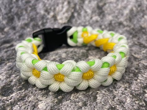 Paracord Bracelets, Daisy Chain Pattern, Daisy Bracelet, Chain Pattern, Paracord Bracelet, Daisy Chain, Diy Flowers, Flower Crafts, Paracord