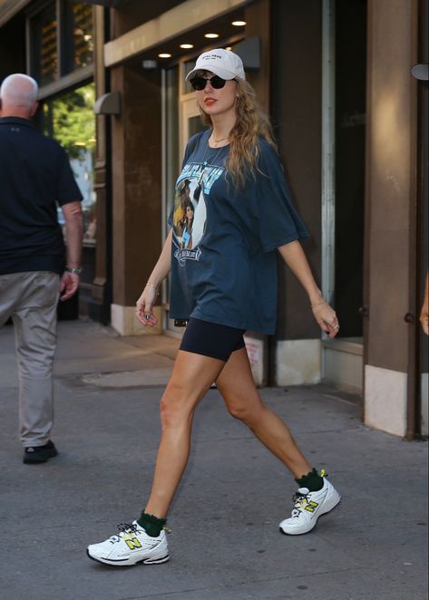Taylor Swift Outfits Casual, Taylor Swift Casual, Taylor Swift Street Style, Miss Americana, Taylor Outfits, New York Outfits, Taylor Swift New, New York Street Style, Estilo Taylor Swift