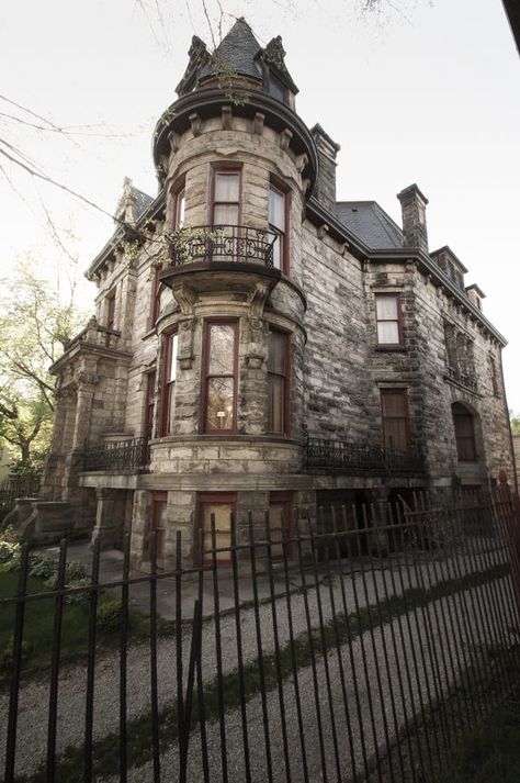 Creepy Mansion, Haunted Houses In America, Creepy Old Houses, Haunted America, Scary Haunted House, Real Haunted Houses, Scary Houses, Houses In America, Creepy Houses