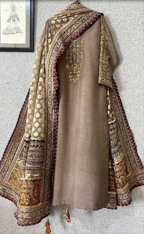 Date Fix Dress Pakistani, Couture, Latest Trendy Suit Designs, New Pattern Dresses Indian, Maxi Dress Outfit Wedding, Latest Dresses Indian Party Wear, Casual Pakistani Dresses, Pakistani Casual Dress, Pakistani Designer Dress