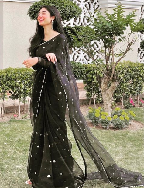 Black Shimmer Saree, Deen And Dunya, Aesthetic Indian Wedding, Farewell Saree, Aesthetic Indian, Ishq Hai, Desi Fits, Lifestyle Content Creator, Pet Rock