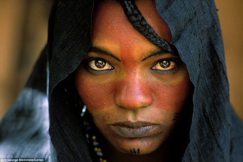 Photographs of the Islamic Tuareg tribe where women embrace sexual freedoms | Daily Mail Online Africa Fashion Woman, Tribe Fashion, Africa Tribes, Event Branding, Holy Grail, African Culture, People Of The World, Man Photo, First Nations