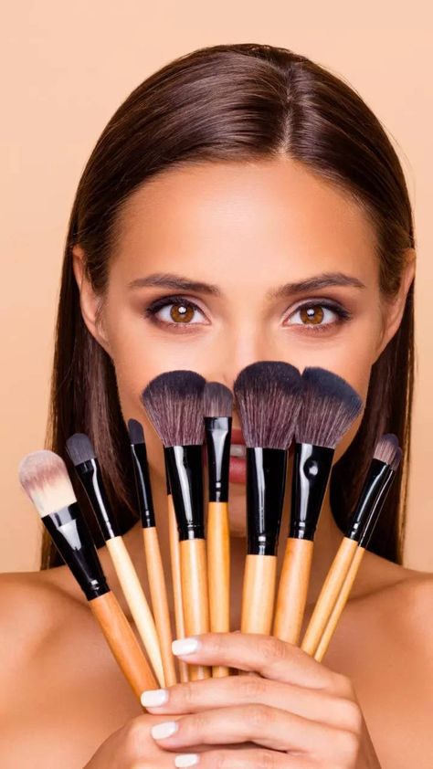 #makeup #makeuptutorial #women Real Techniques Powder Brush, Makeup Poster, Makeup Artist Branding, Essential Makeup Brushes, Flawless Makeup Application, Blending Eyeshadow, Best Makeup Brushes, Photoshoot Makeup, Evening Makeup