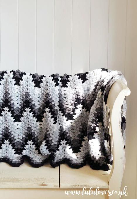 Lululoves Crochet Heartbeat Ripple Blanket, aka Amish Ripple, a Leisure Arts Lacy Chevron pattern. Crochet Zig Zag Blanket, Crochet Zig Zag, Crochet Throws, Chevron Crochet Patterns, Ripple Crochet, Knot Blanket, Crochet Ripple Pattern, Blanket Making, Ripple Blanket