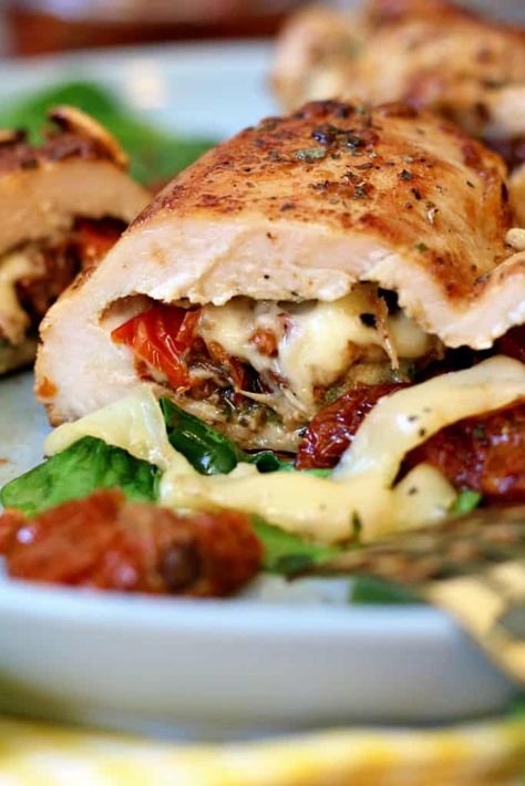 Essen, Stuffed Chicken, Thermomix, Chicken With Sundried Tomatoes, Baked Stuffed Chicken, Sundried Tomato Chicken, Stuffed Chicken Breast Spinach, Stuffed Chicken Breast, Fancy Dinner Recipes