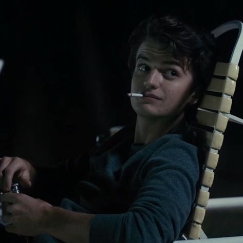 Steve Aesthetic Stranger Things, Steve Harrington Season One, Graphic Widgets, Steve Harrington Pfp, Steve Harrington Season 1, Stranger Things Pfp, Steve Harrington Icon, Steve Stranger Things, Stranger Things Joe Keery