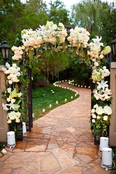 Cuuute :) Wedding Ceremony Ideas, Wedding Reception Entrance, Reception Entrance, Wedding Backyard, Wedding Entrance, Ceremony Arch, Floral Arch, Church Decor, Outdoor Wedding Ceremony