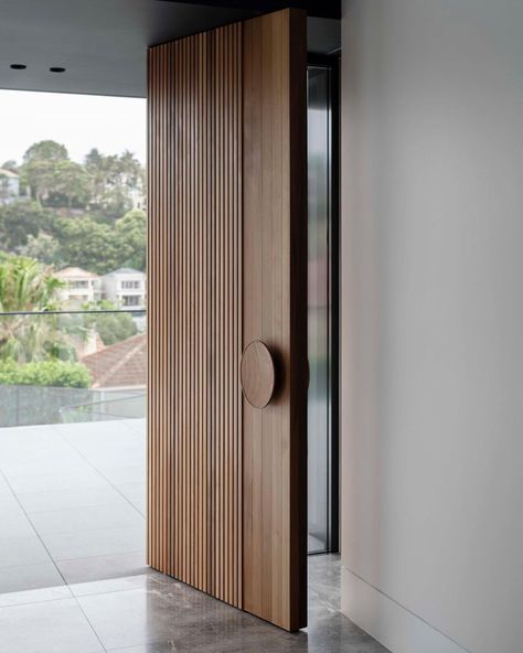 Front Door Ideas Modern, Modern Pivot Door, Door Design Sliding, Door Joinery, Pivot Doors Entry, Luxury Houses Entrance, Entrance Wood Door, Modern Wood Doors, Timber Front Door