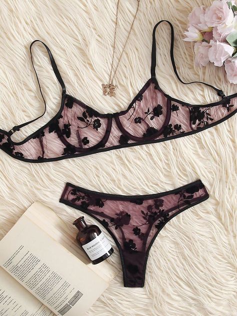 Underwire Aesthetic, Lingerie Outfit Cute, Lingerie Asthect, Lingeniere Aesthetic, Elegant Lingerie Sets, Cute Lingerie Sets, Lingerie Aesthetic, Floral Lingerie Set, Woman Lingerie