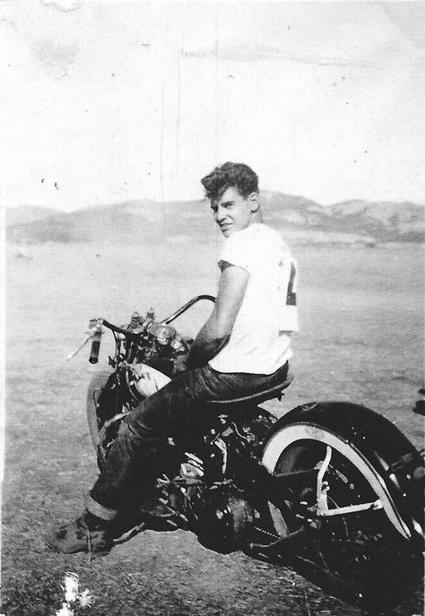 memory63: 1940s Boy on his Harley Greaser Aesthetic, 1950s Aesthetic, Zoot Suits, 50s Aesthetic, Station Service, Hippie Man, Teddy Boys, Photographie Portrait Inspiration, Foto Vintage