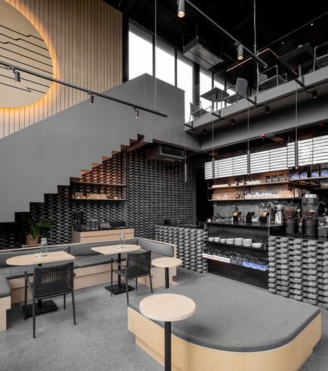 Kaizen Coffee / space+craft | ArchDaily Coffee Gym, Industrial Coffee Shop, Coffee Shop Interior, Loft Cafe, Modern Coffee Shop, Coffee Counter, Industrial Cafe, Interior Design Minimalist, Coffee Shop Interior Design