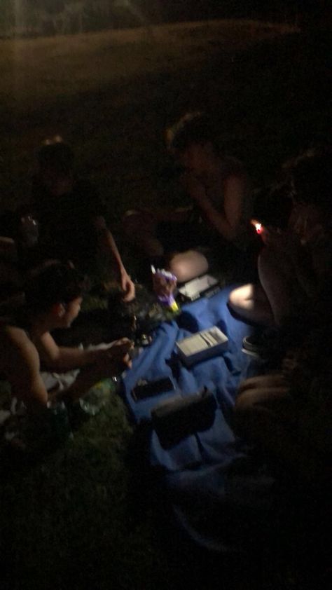 Teen summer aesthetic Sleepover Night Aesthetic, Friendgroup Sleepover, Friendgroup Aesthetic Night, Summer Nights Aesthetic Friends, Dark Party Aesthetic, Crazy Life Aesthetic, Friends Night Aesthetic, Night Aesthetic Friends, Night Summer Aesthetic